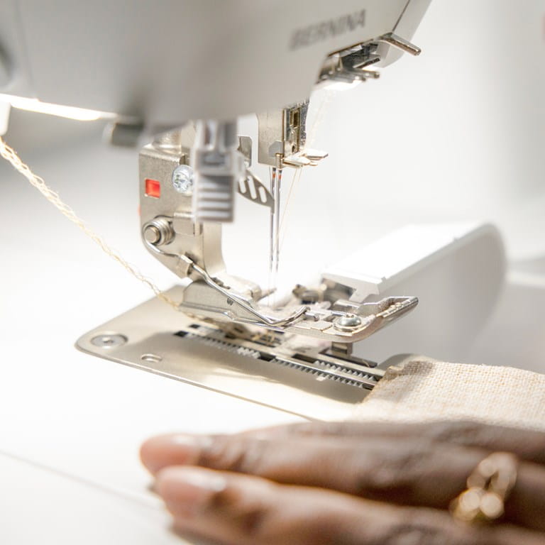 Load image into Gallery viewer, Bernina L620 Air Thread Coverstitch
