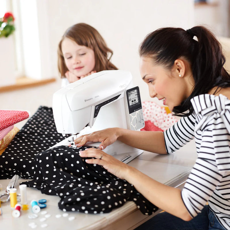 Load image into Gallery viewer, Husqvarna Opal 690Q Quilting Machine