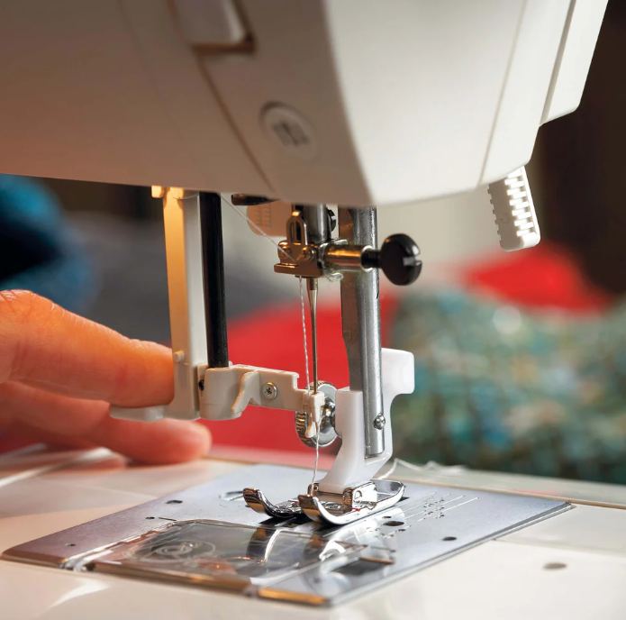 Load image into Gallery viewer, Husqvarna Emerald 118 Sewing Machine