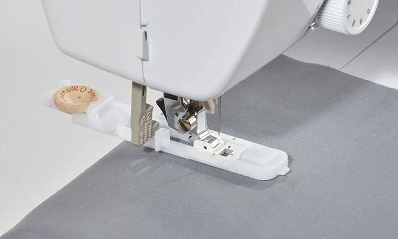 Load image into Gallery viewer, Brother SH40 Sewing Machine
