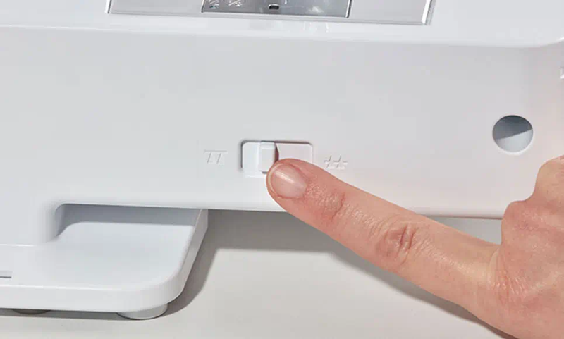 Load image into Gallery viewer, Brother SH40 Sewing Machine