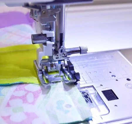Load image into Gallery viewer, Janome Acufeed 1/4" Seam Foot