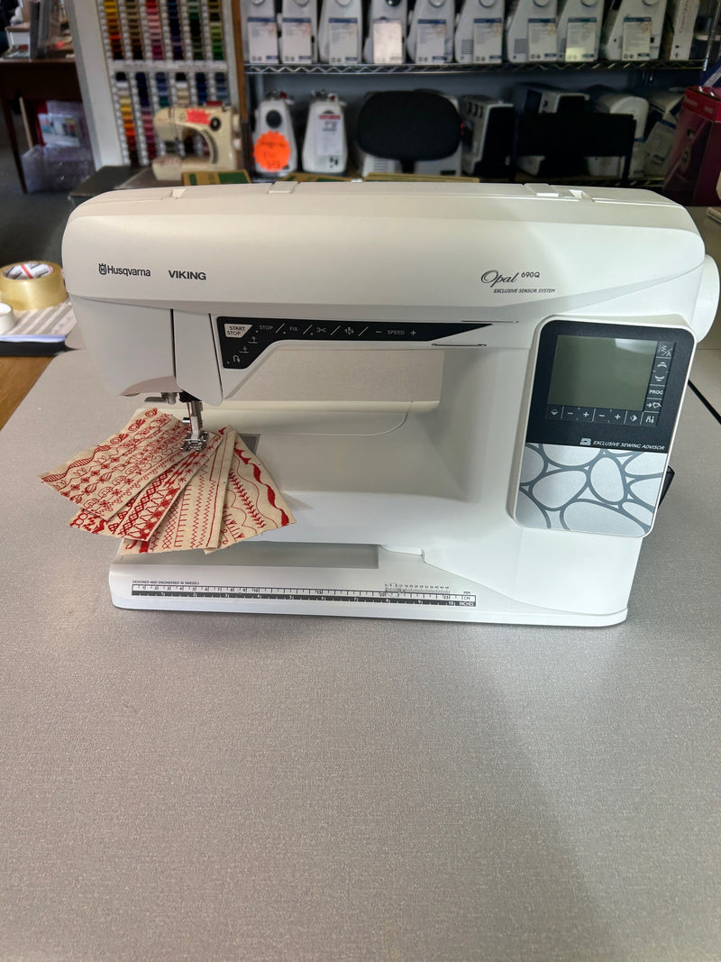 Load image into Gallery viewer, *Pre-Owned Husqvarna Viking Opal 690Q