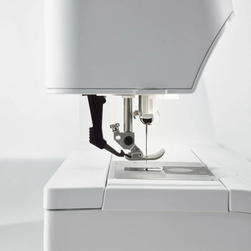Load image into Gallery viewer, Special Edition Pfaff Quilt Expression 710 Sewing & Quilting Machine (IDT LE)