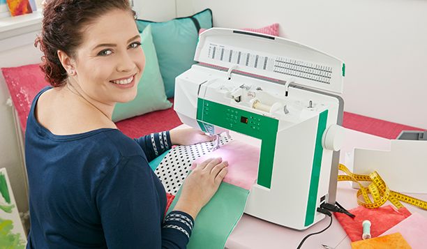 Load image into Gallery viewer, Husqvarna Jade 20 Sewing Machine - Free Madeira thread Chest