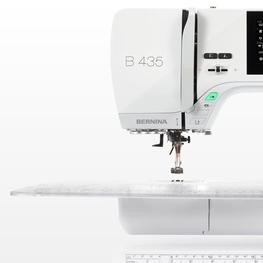 Load image into Gallery viewer, Bernina 435 Sewing Machine