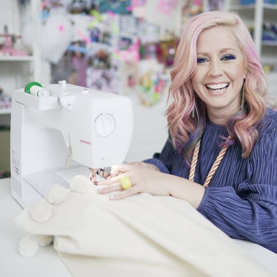Load image into Gallery viewer, Bernina 435 Sewing Machine