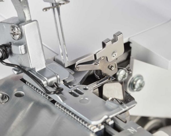 Load image into Gallery viewer, Bernette b44 Funlock Overlocker