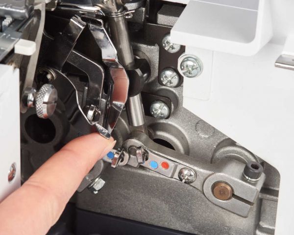 Load image into Gallery viewer, Bernette b44 Funlock Overlocker