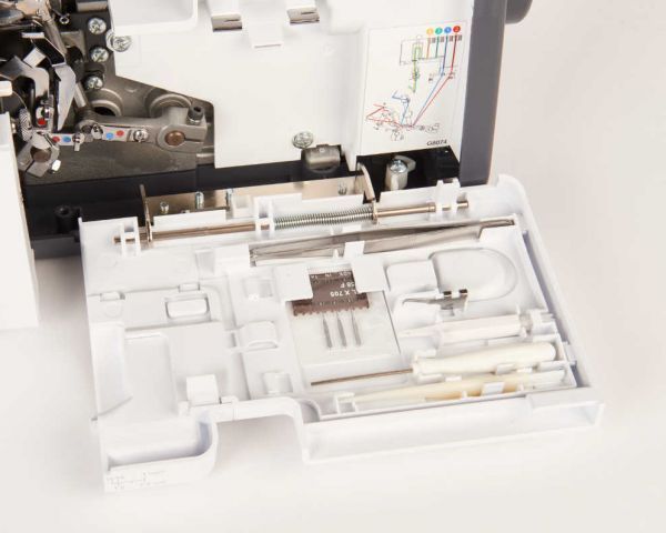 Load image into Gallery viewer, Bernette b42 Funlock Overlocker