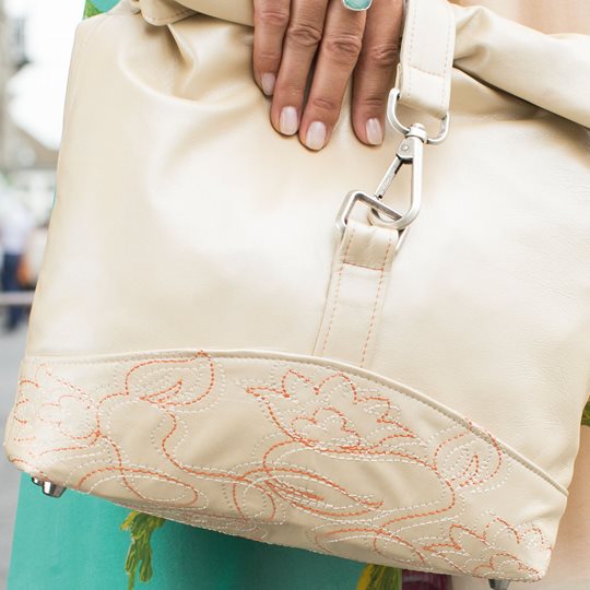 Load image into Gallery viewer, Bernina 770QE Sewing and Quilting machine