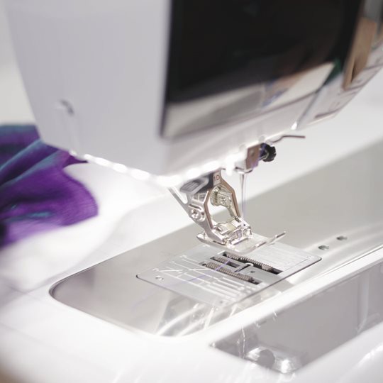 Load image into Gallery viewer, Bernina 590 Sewing, Quilting and Embroidery machine