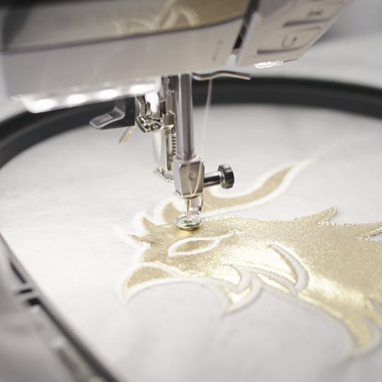 Load image into Gallery viewer, Bernina 500e Embroidery machine