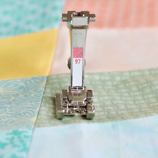 Load image into Gallery viewer, Bernina 570QE Sewing & Quilting Machine