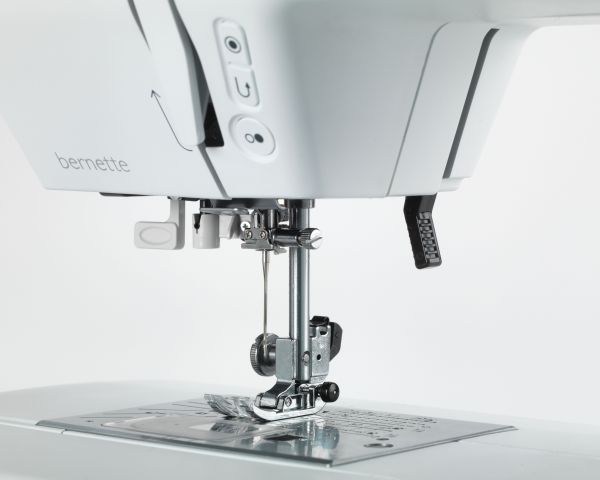 Load image into Gallery viewer, Bernette b38 Computerised Sewing Machine