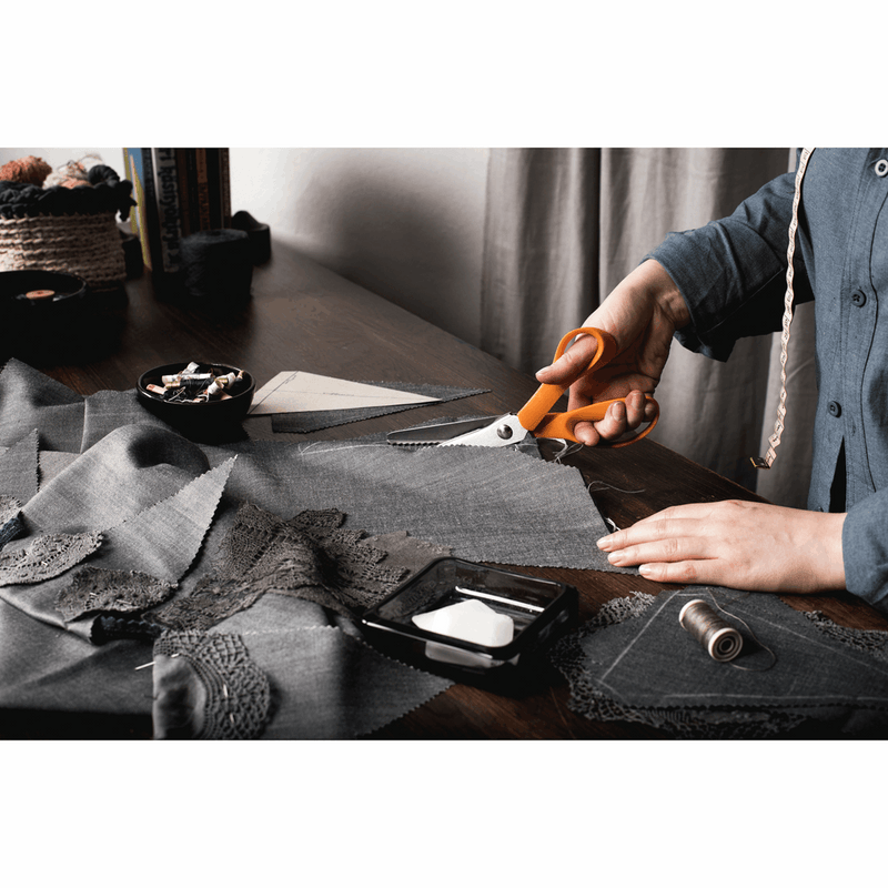 Load image into Gallery viewer, Fiskars Pinking Shears 23cm