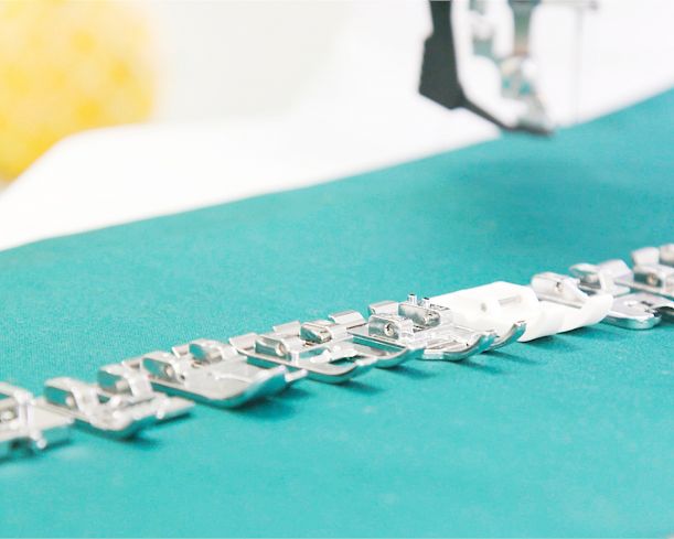 Load image into Gallery viewer, Bernette b77 Sewing & Quilting Machine