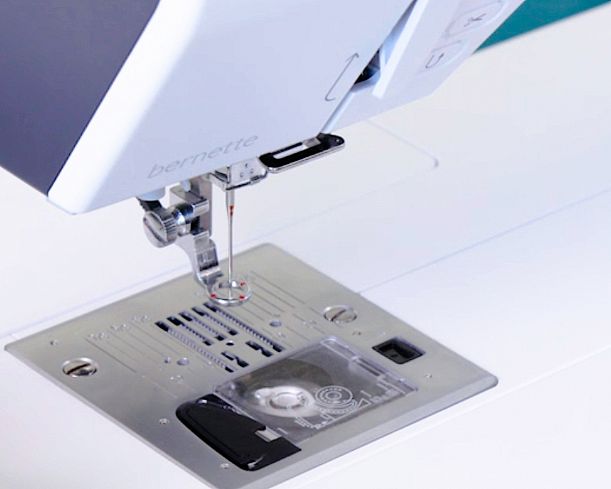 Load image into Gallery viewer, Bernette b79 Sewing, Quilting & Embroidery Machine