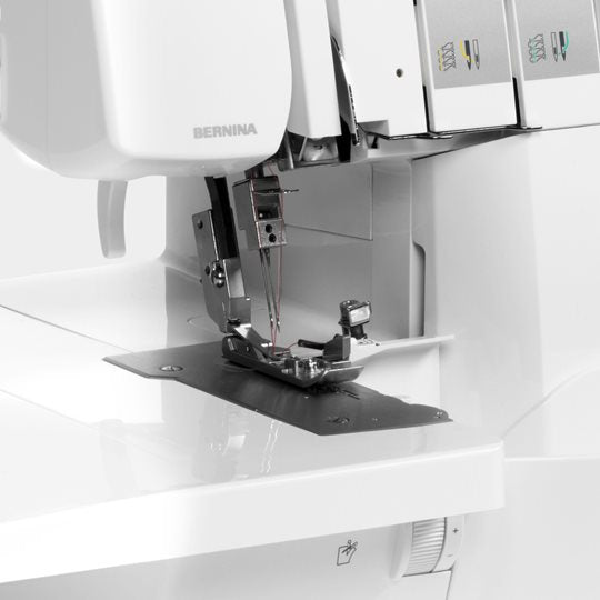 Load image into Gallery viewer, Bernina L460 Overlocker 
