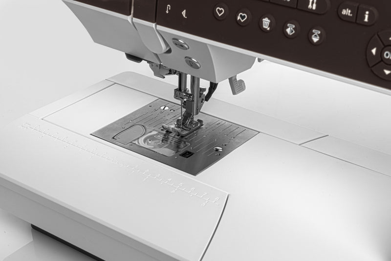 Load image into Gallery viewer, Pfaff Creative Ambition 640 Sewing & Embroidery Machine