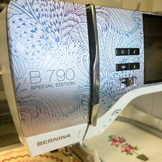 *Pre-Owned Bernina B790 Special Edition (Peacock)