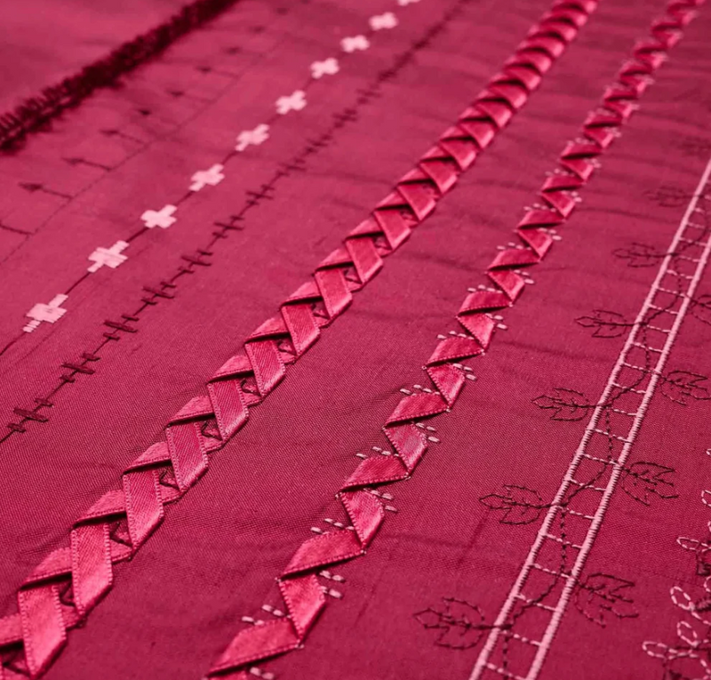 Load image into Gallery viewer, Pfaff Quilt Expression 725 Sewing Machine
