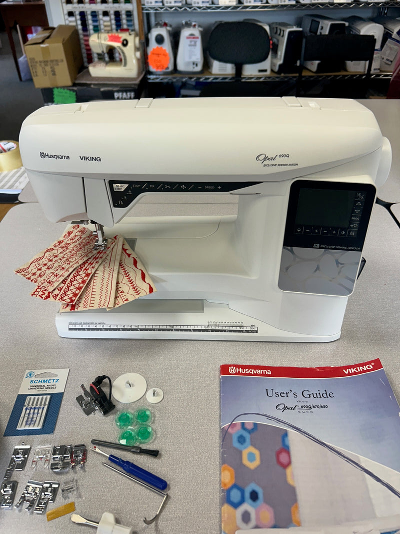 Load image into Gallery viewer, *Pre-Owned Husqvarna Viking Opal 690Q
