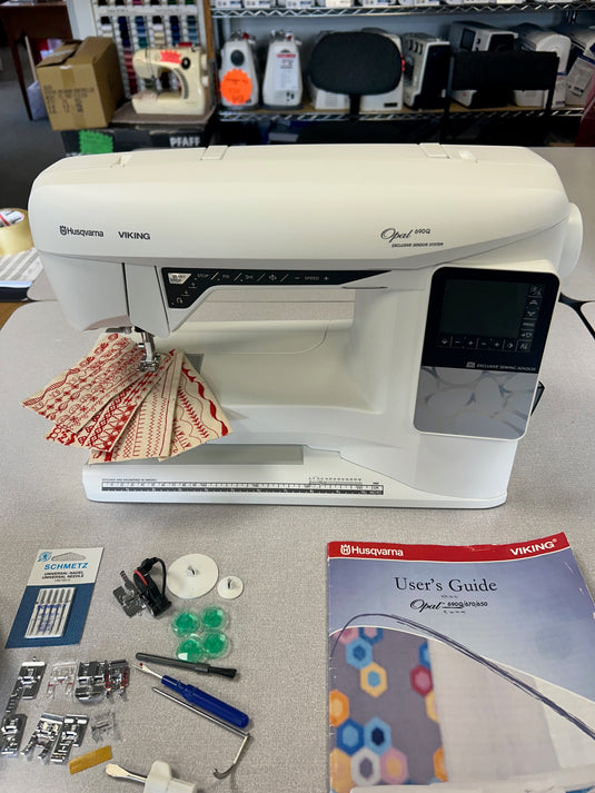 *Pre-Owned Husqvarna Viking Opal 690Q