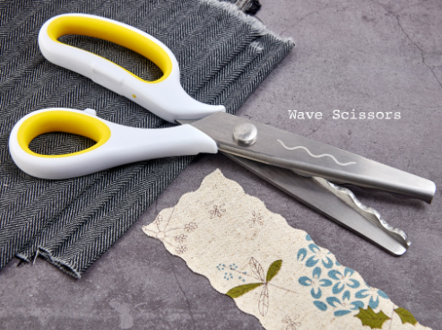 Load image into Gallery viewer, Sew Tasty Pinking Shears 23cm: Soft Grip
