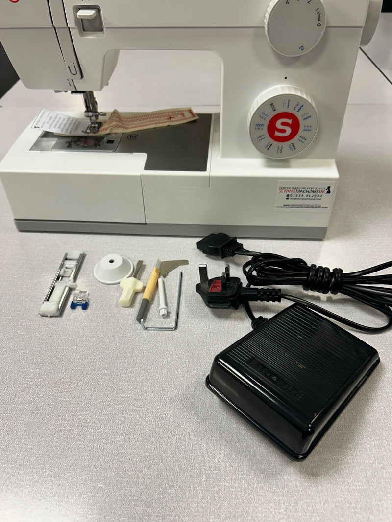 Load image into Gallery viewer, *Pre-Owned Singer Heavy Duty 5523
