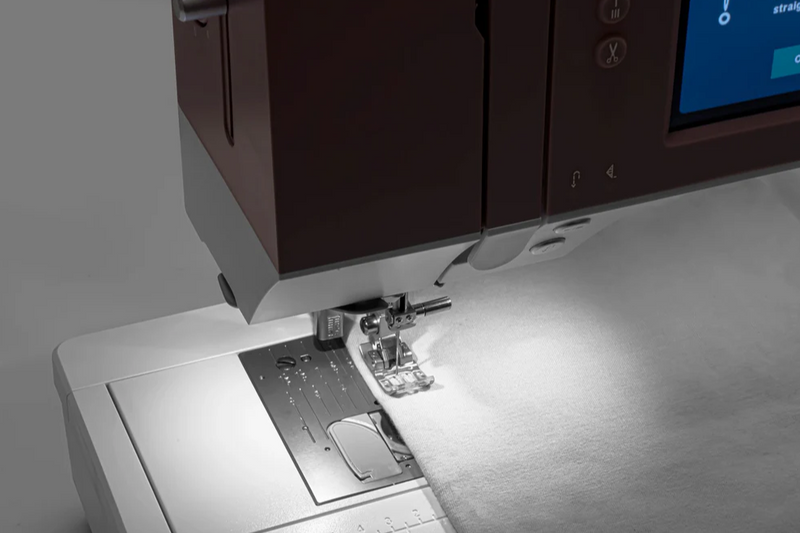 Load image into Gallery viewer, Pfaff Quilt Ambition 635 Sewing &amp; Quilting Machine
