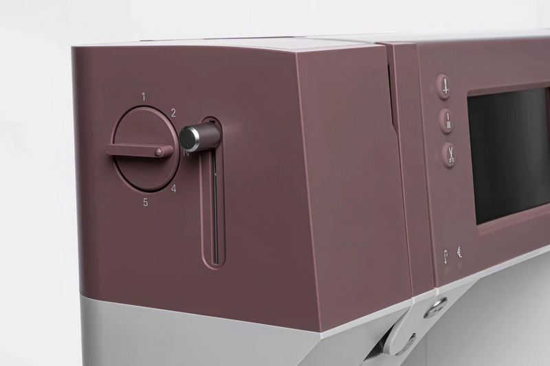 Load image into Gallery viewer, Pfaff Quilt Ambition 635 Sewing &amp; Quilting Machine
