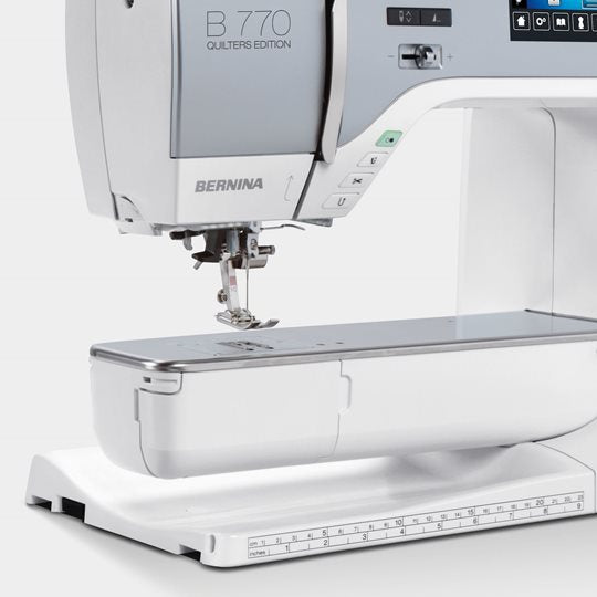 Load image into Gallery viewer, Bernina 770QE Sewing and Quilting  machine 

