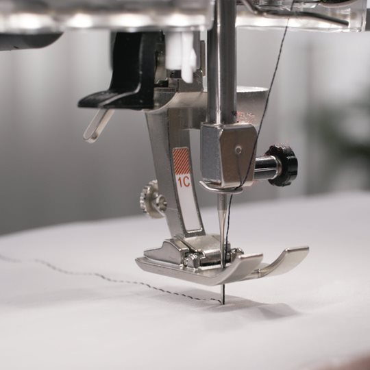 Load image into Gallery viewer, Bernina 540 Sewing and Quilting machine 
