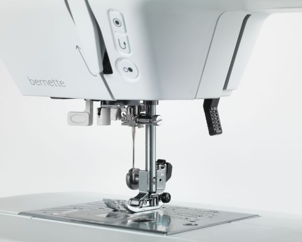 Load image into Gallery viewer, Bernette b38 Computerised Sewing Machine 
