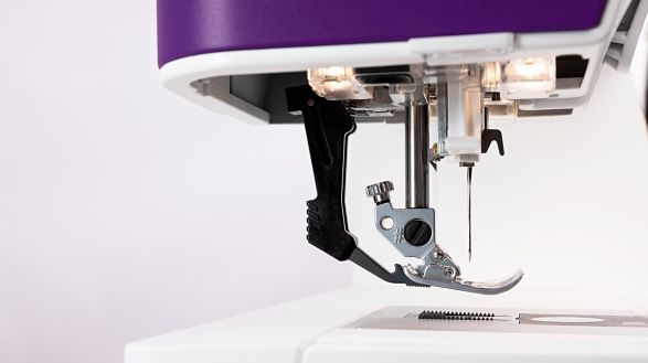 Load image into Gallery viewer, Pfaff Quilt Expression 710 Sewing &amp; Quilting Machine 
