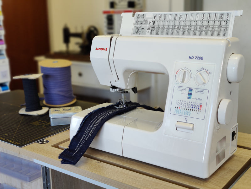 Load image into Gallery viewer, Janome HD2200 Sewing Machine
